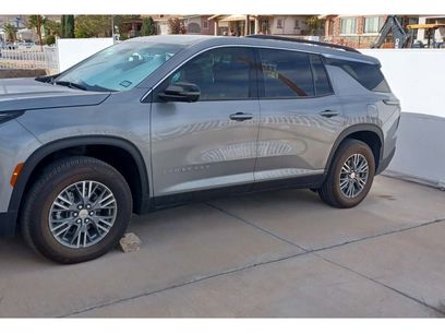 Used 2025 Chevrolet Traverse LT w/ Driver Confidence Package