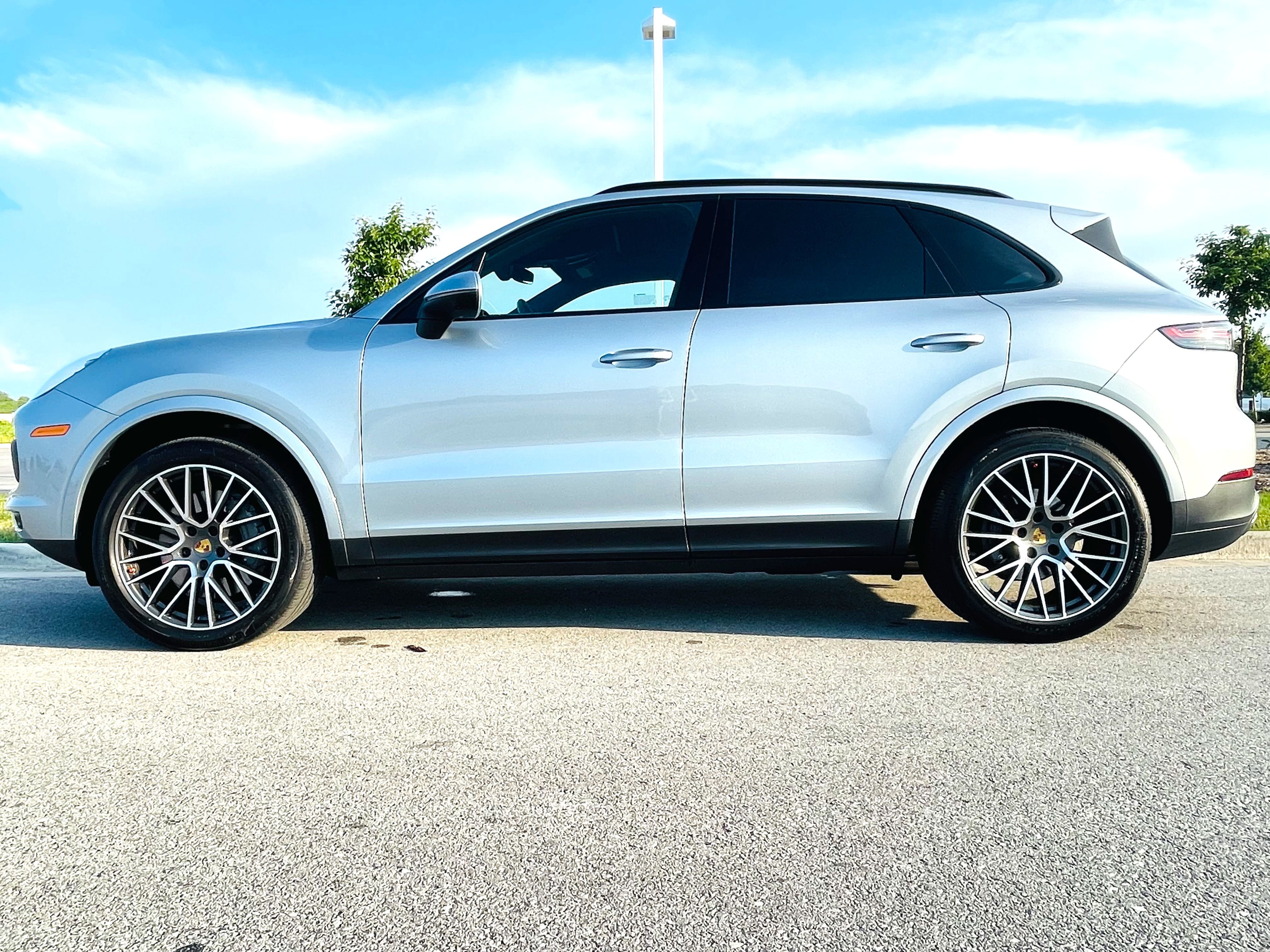 Used 2021 Porsche Cayenne S AWD/4WD image 1