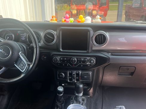 Used 2020 Jeep Wrangler Unlimited Sahara w/ Uconnect 4C Nav & Sound Group image 4