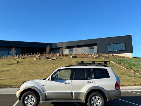 Used 2003 Mitsubishi Montero Limited image 1