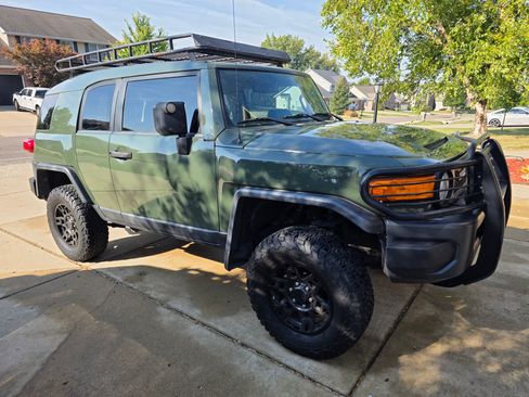 Used 2014 Toyota FJ Cruiser 4WD image 2