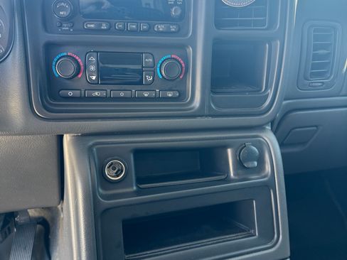 Used 2006 GMC Sierra 2500 SLE w/ Onstar Plus Package image 10