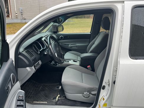 Used 2013 Toyota Tacoma 4x4 Double Cab w/ SR5 Pkg image 9