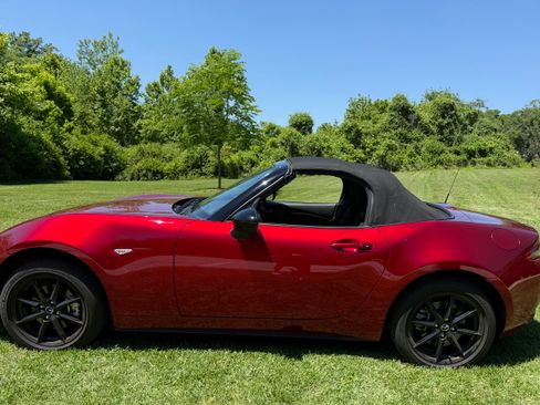 Used 2025 MAZDA MX-5 Miata Sport RWD image 1