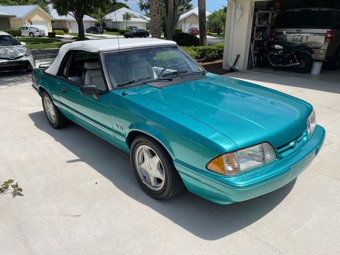 Used 1993 Ford Mustang LX image 1