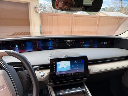 Used 2024 Lincoln Nautilus Reserve w/ Equipment Group 202A image 12