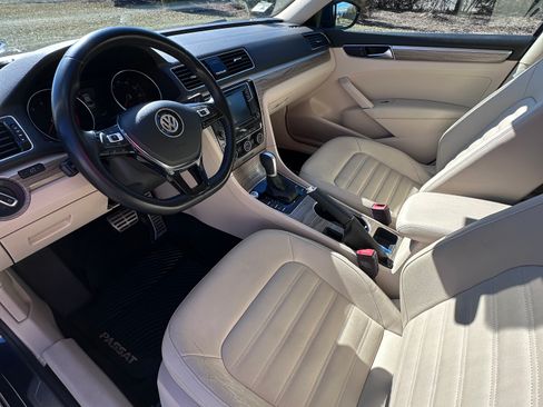 Used 2018 Volkswagen Passat 3.6 SEL Premium image 10