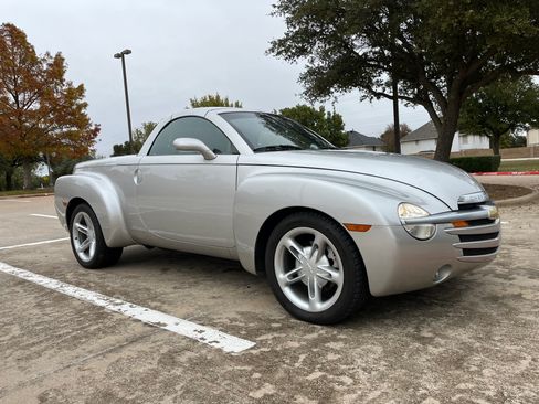 Used 2005 Chevrolet SSR Convertible Pickup 2D w/ Preferred Equipment Group image 2