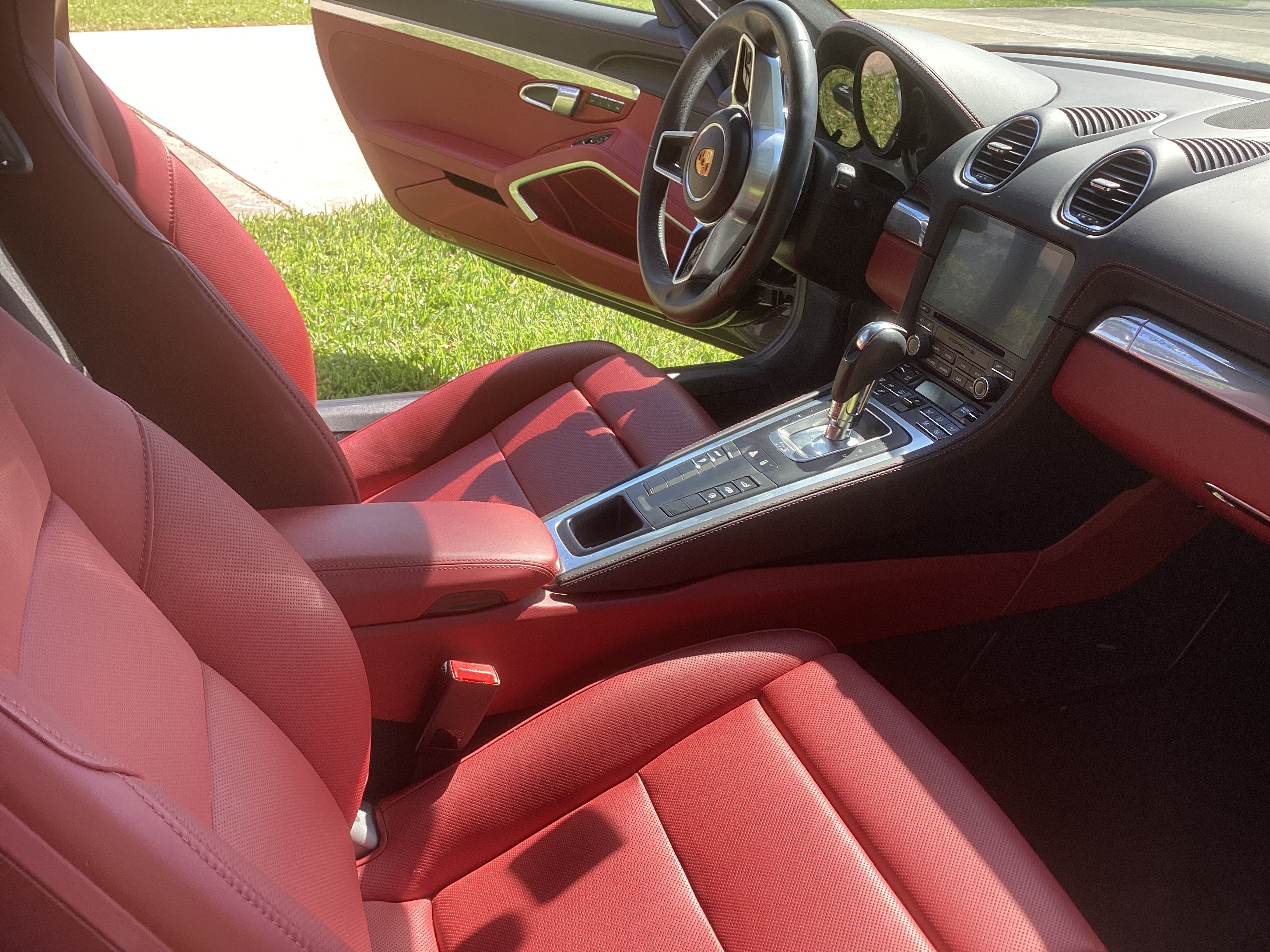 Used 2023 Porsche 718 Cayman RWD image 13
