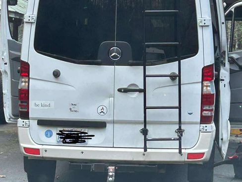 Used 2015 Mercedes-Benz Sprinter 2500 image 2