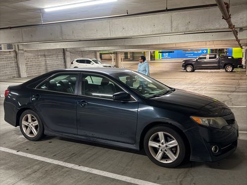 Used 2012 Toyota Camry LE image 6