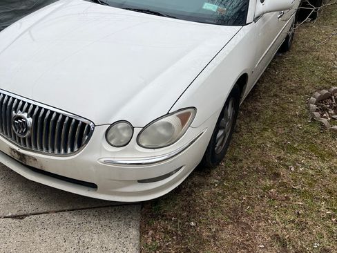 Used 2009 Buick LaCrosse CXL image 2