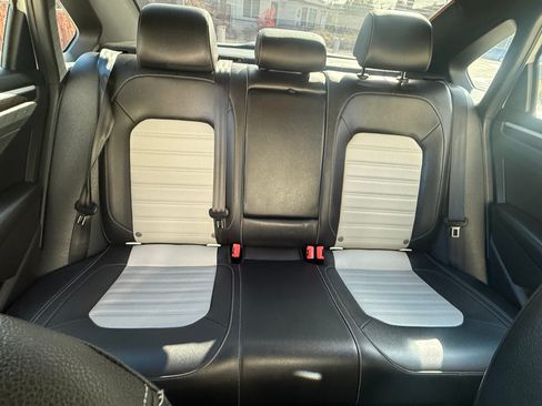 Used 2018 Volkswagen Passat 3.6 image 9