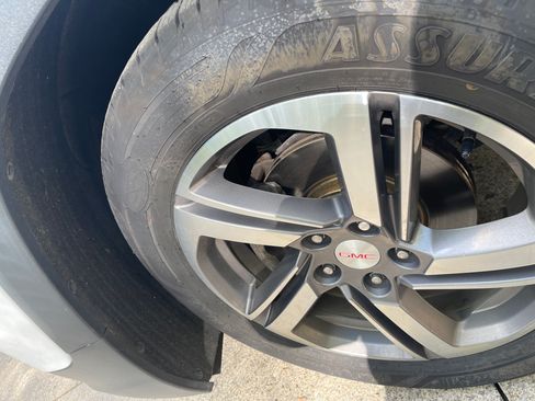 Used 2018 GMC Terrain SLT w/ Preferred Package AWD/4WD image 11