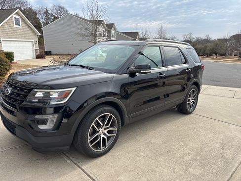 Used 2017 Ford Explorer Sport w/ Equipment Group 401A image 2