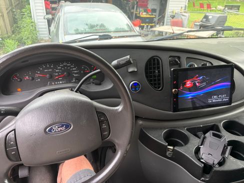 Used 2006 Ford E-350 and Econoline 350 Super Duty RWD image 5