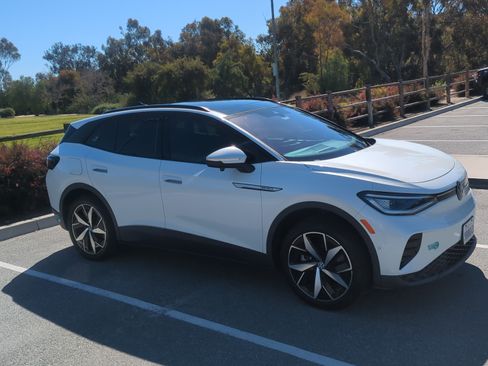 Used 2023 Volkswagen ID.4 Pro S image 1