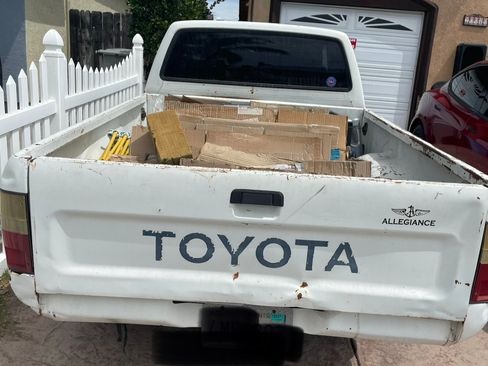 Used 1992 Toyota Pickup 2WD Regular Cab image 2