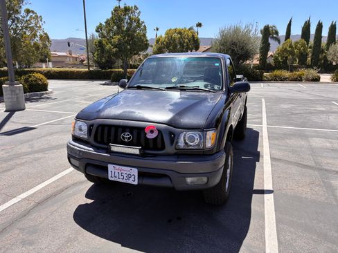 Used 2004 Toyota Tacoma PreRunner RWD image 2