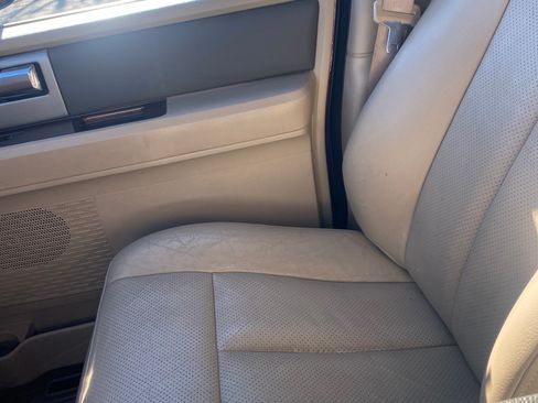 Used 2012 Ford Expedition XLT image 12