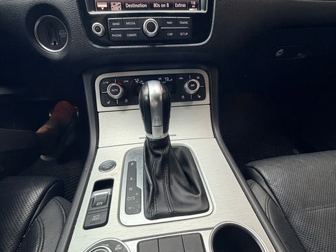 Used 2017 Volkswagen Touareg Wolfsburg Edition image 25