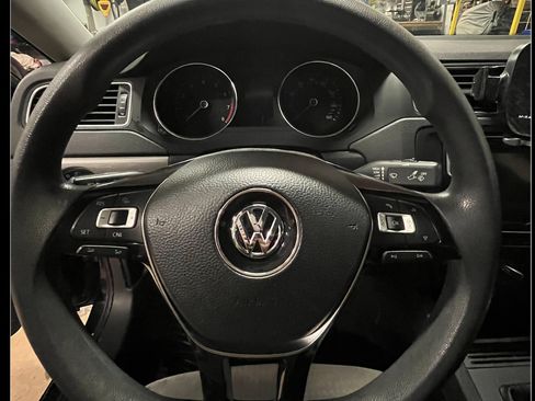 Used 2017 Volkswagen Jetta S image 12