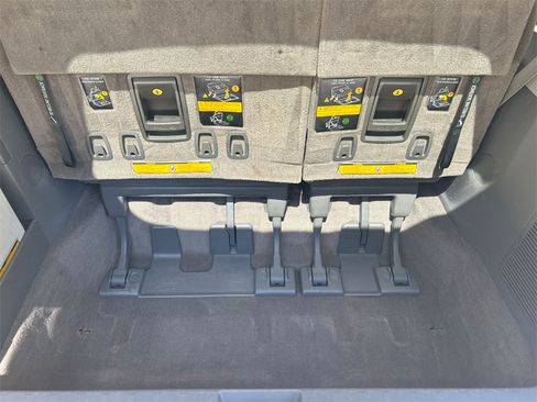 Used 2011 Toyota Sienna LE image 20