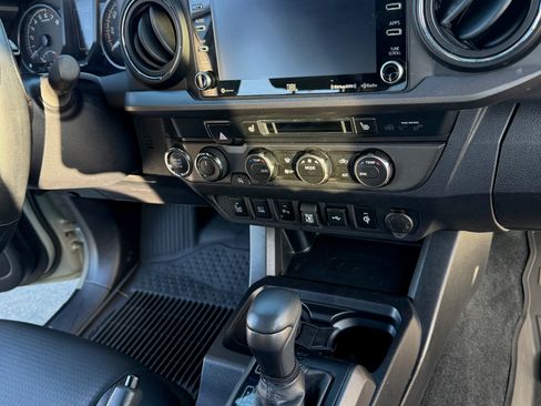 Used 2022 Toyota Tacoma TRD Off-Road w/ TRD Premium Off Road Package image 15