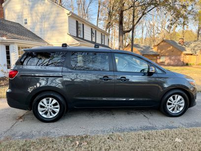 Used 2017 Kia Sedona LX w/ LX Essentials Premium Package