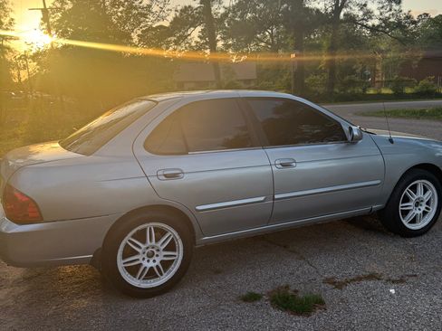 Used 2004 Nissan Sentra S image 11