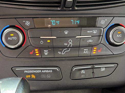 Used 2017 Ford Escape Titanium AWD/4WD image 19