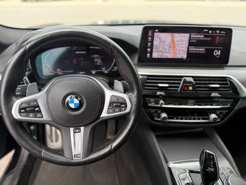 Used 2022 BMW M550i xDrive w/ Dynamic Handling Package AWD/4WD image 17