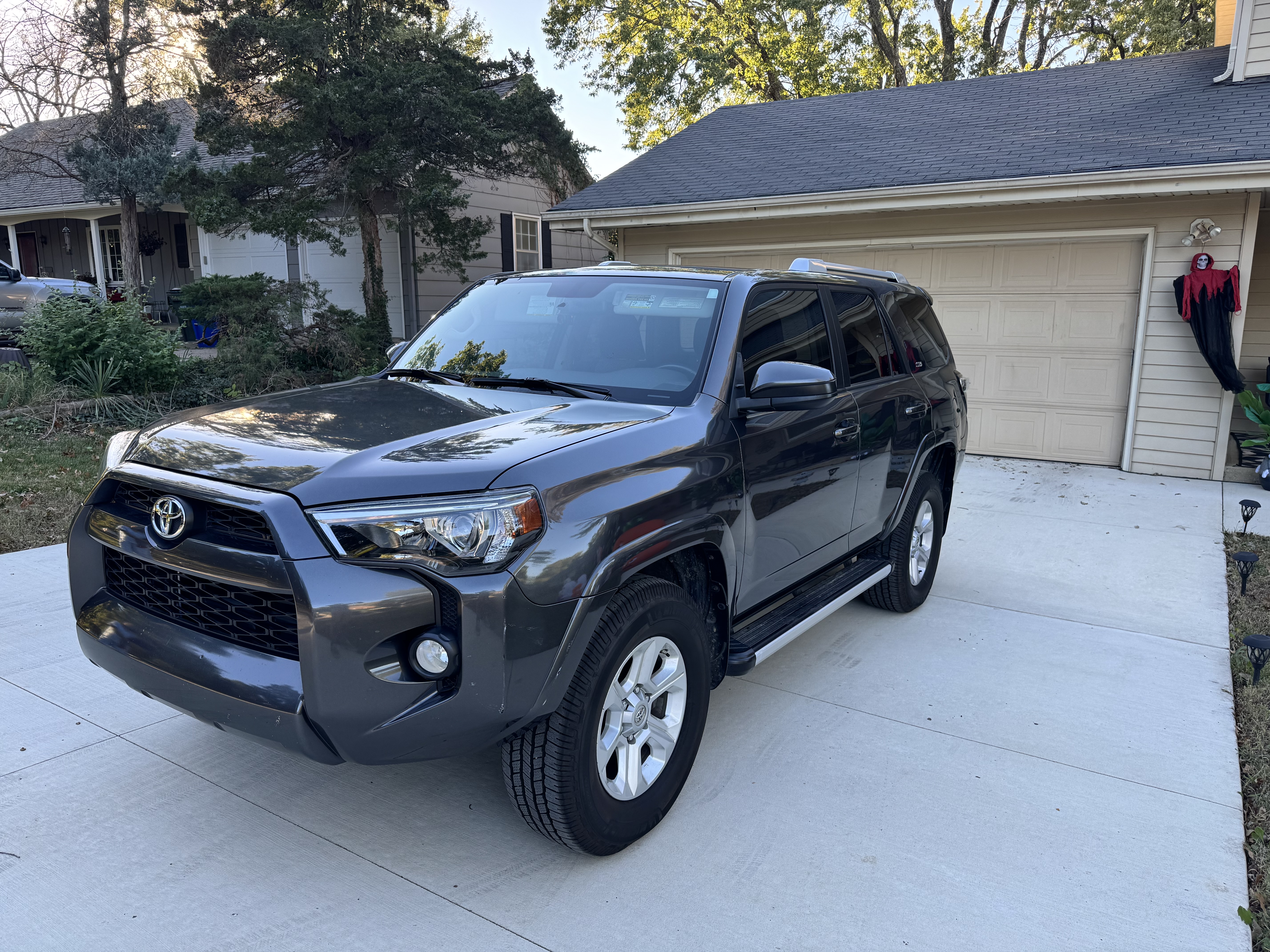 Used 2015 Toyota 4Runner SR5 AWD/4WD image 8
