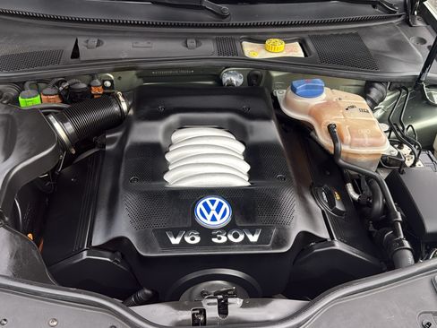 Used 2003 Volkswagen Passat GLX FWD image 11