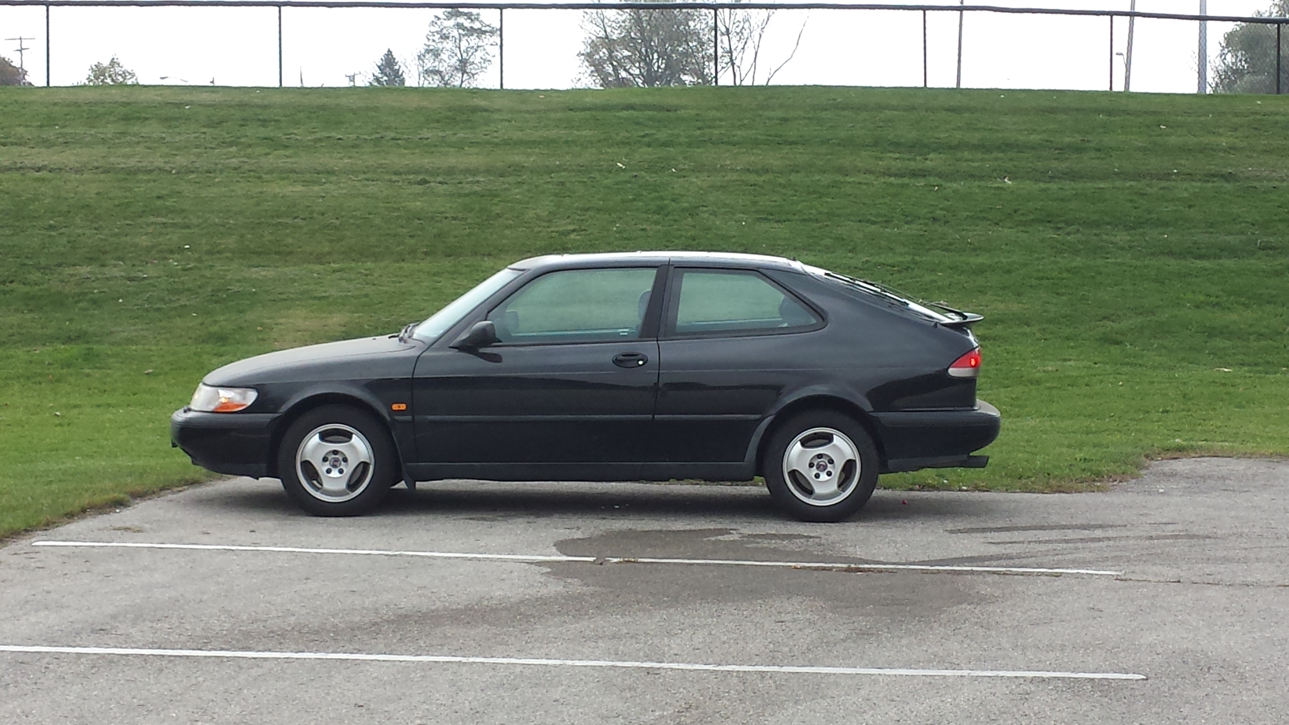 Used 1998 Saab 900 S FWD image 2