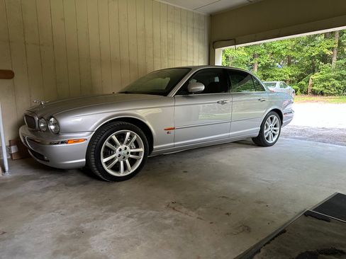 Used 2005 Jaguar XJ8 image 2