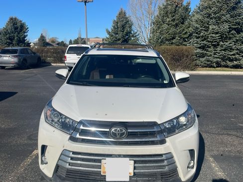 Used 2019 Toyota Highlander Limited Platinum image 2