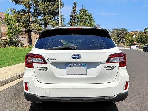 Used 2015 Subaru Outback 2.5i Premium AWD/4WD image 8