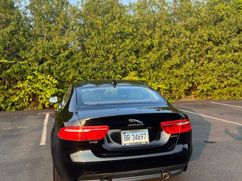 Used 2018 Jaguar XE RWD image 5