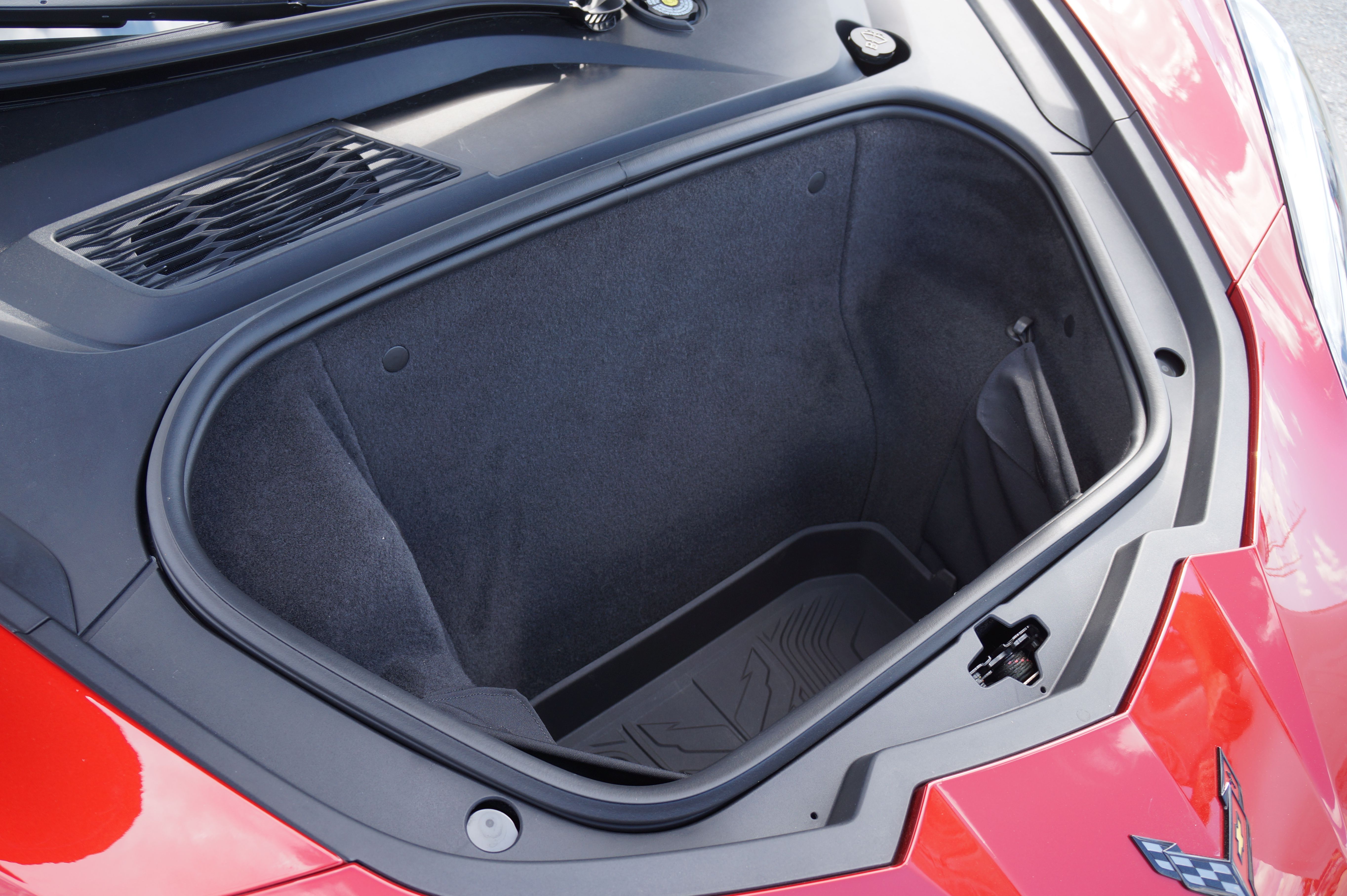 Used 2022 Chevrolet Corvette Stingray Preferred Cpe w/ Engine Appearance Package RWD image 4
