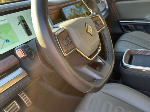 Used 2023 Rivian R1T Launch Edition image 14