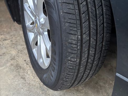 Used 2020 Chevrolet Equinox LS w/ LS Convenience Package image 13