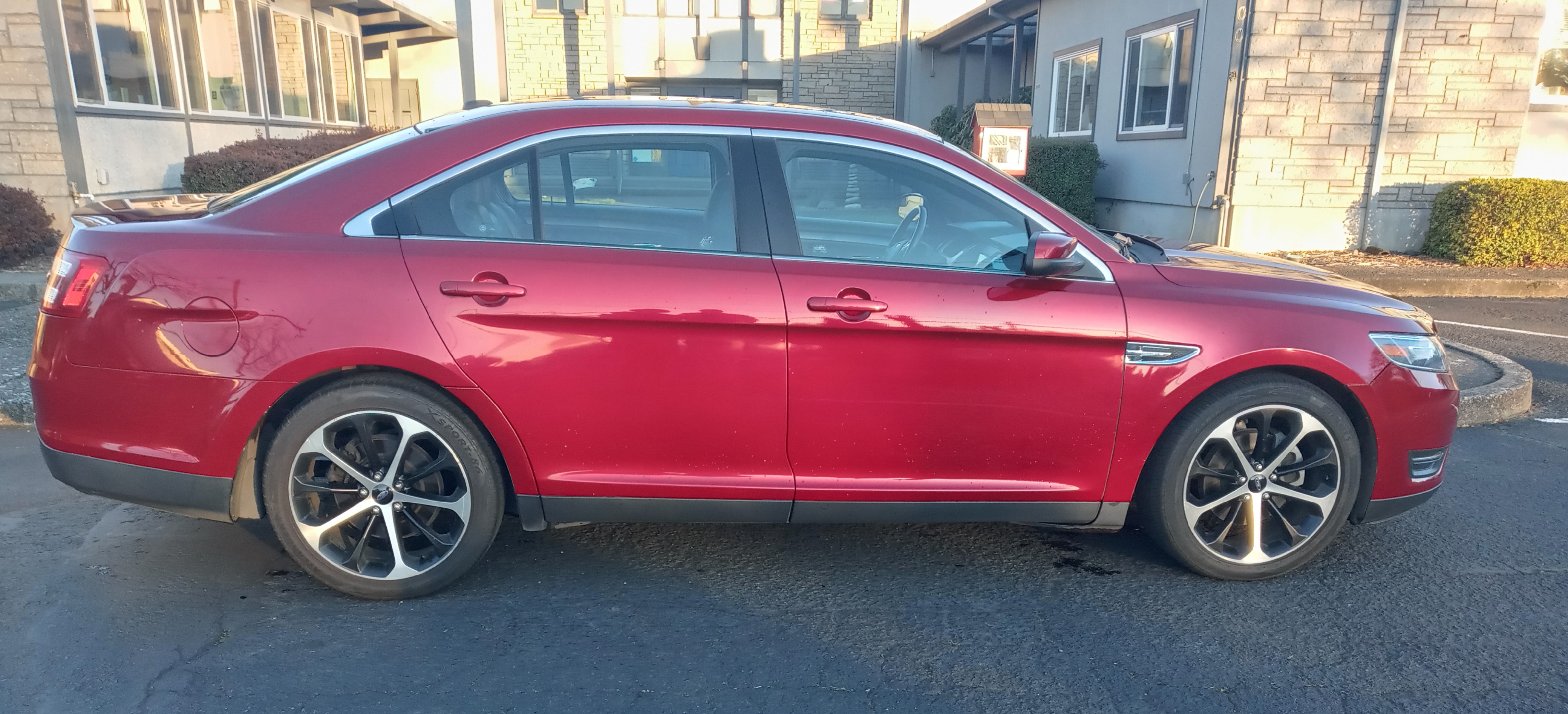 Used 2014 Ford Taurus SEL w/ Equipment Group 201A AWD/4WD image 4