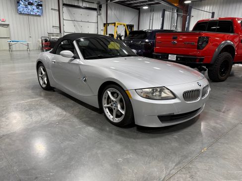 Used 2006 BMW Z4 3.0si RWD image 2