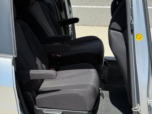 Used 2012 MAZDA MAZDA5 Sport image 19