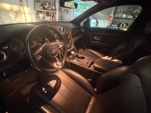 Used 2019 Bentley Bentayga image 8