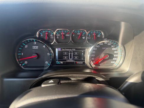 Used 2016 Chevrolet Suburban LTZ RWD image 11