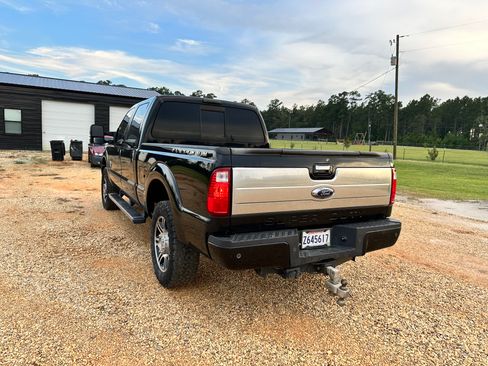 Used 2016 Ford F250 Platinum w/ FX4 Off-Road Package AWD/4WD image 9