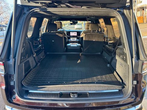 Used 2023 Jeep Grand Wagoneer Series III w/ HD Trailer Tow Package image 9