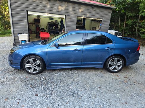 Used 2010 Ford Fusion Sport FWD image 2